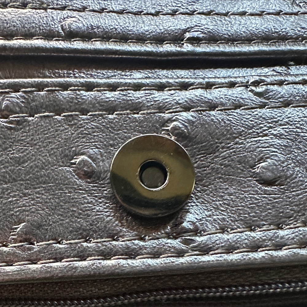 Steve Madden Shimmering Silver Wristlet - Picture 13 of 15